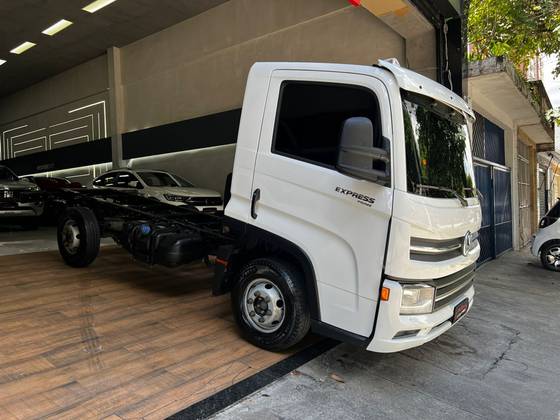 VOLKSWAGEN DELIVERY EXPRESS 3.0 TURBO DIESEL CHASSI 4X2 AUTOMÁTICO